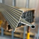 Tés croisés pour suspension à gypse Armstrong FRAMEALL désormais offerts avec des bordures nervurées