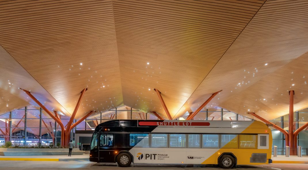 Front Curb/Terminal Entry - METALWORKS Linear - Classics